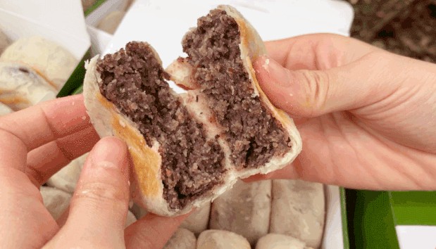 京城第一的绿豆饼?京月绿豆饼馅料爆炸 一口满足