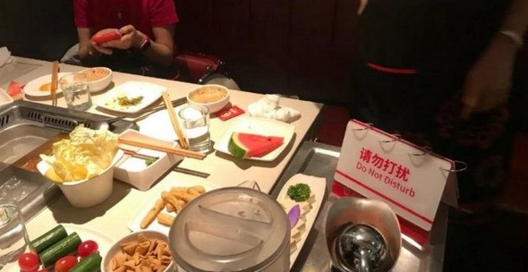 过度服务弄巧成拙?海底捞新推“请勿打扰”服务