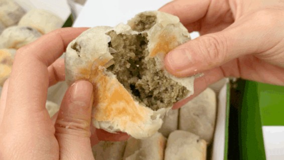 京城第一的绿豆饼?京月绿豆饼馅料爆炸 一口满足
