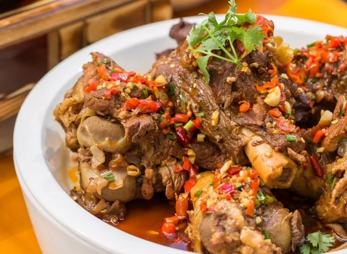 湘菜界中的爱马仕 湘宴老饭铺把“土灶”搬上桌