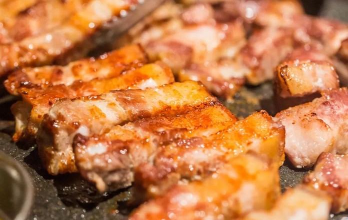 济州爱肉堂:滋滋啦啦大口吃肉 简直不要太幸福!