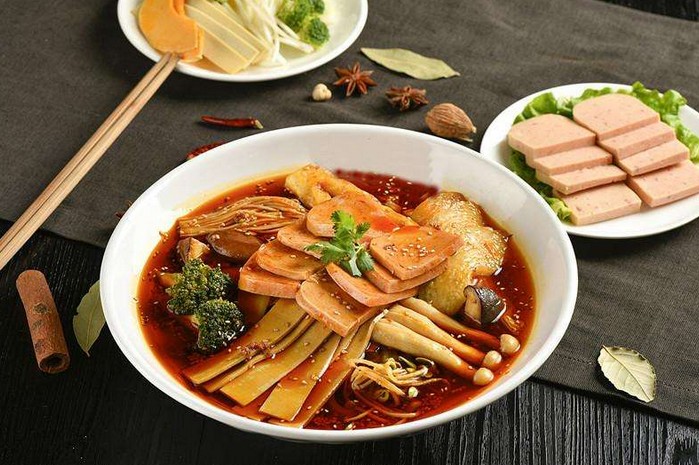 小摊贩和海底捞都在做的冒菜红海里 怎样才能脱颖而出?