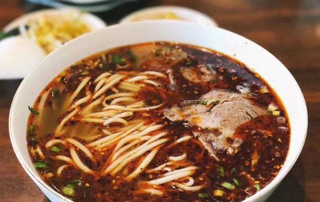 伊禾藏香牛肉面:一清二白三红四绿五黄 正宗就是地道