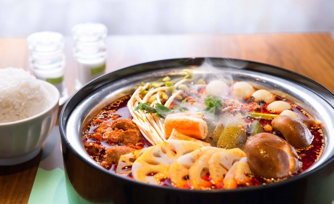 小摊贩和海底捞都在做的冒菜红海里 怎样才能脱颖而出?