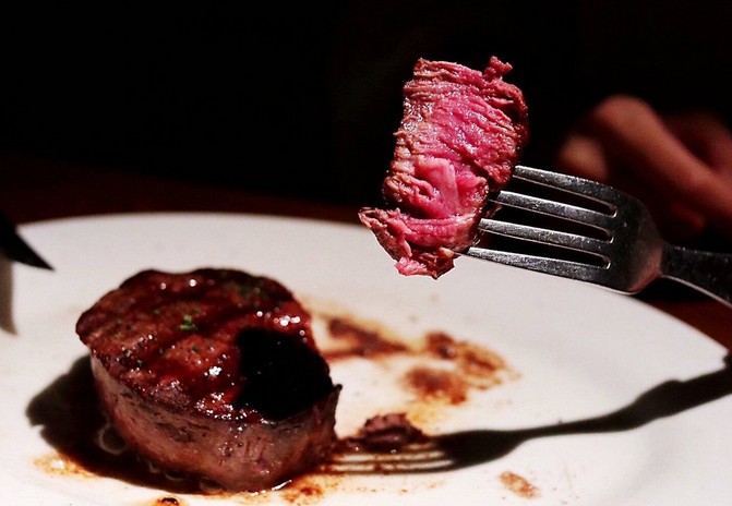 藏在古董洋房里的弗兰克牛排馆 半个娱乐圈都来打过卡!