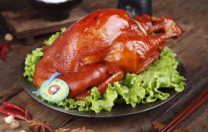 沟帮子落锅鸡被查菌落超标 集团拥有近千家熏鸡专营店