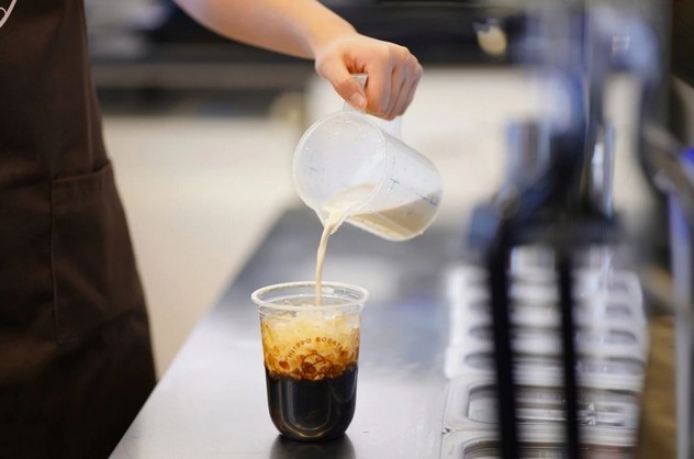 网红饮品店层出不穷 喝嘛让你一口惊艳