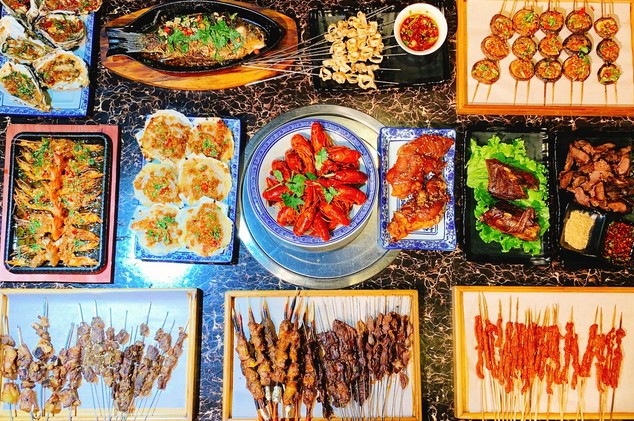 伊通小哥特色海鲜烧烤 一串又一串好吃到根本停不下来