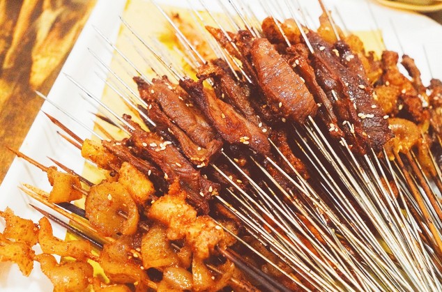 2毛钱吃海鲜 老胖海鲜烧烤城老板铁定疯了!