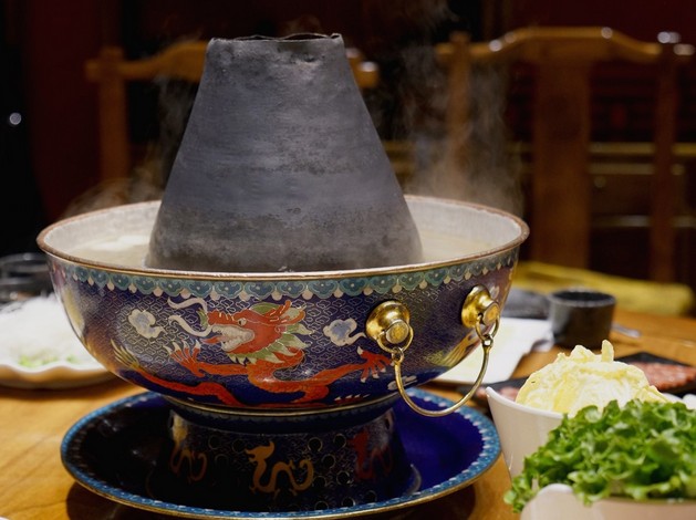 老四九涮肉:景泰蓝铜锅里涮内蒙羔羊肉 华丽指数五颗星