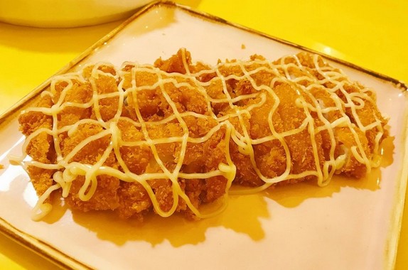 蛋挞里面装一整只鸡 鸡十三主题餐厅让美味打破常规