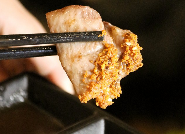 工业纪炭火烤肉:牛肉都是各国进口 好吃到飙泪!