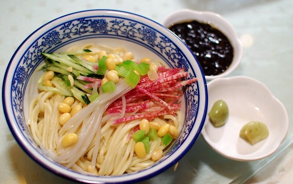 人气口碑的17年老店 小蜜蜂面饭馆人均18+就能吃到爽