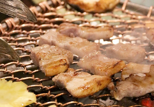 工业纪炭火烤肉:牛肉都是各国进口 好吃到飙泪!