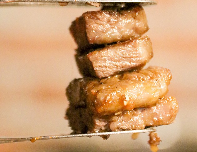 工业纪炭火烤肉:牛肉都是各国进口 好吃到飙泪!