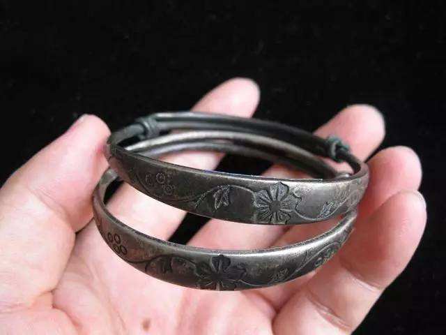 如何让发黑的银饰恢复光泽?