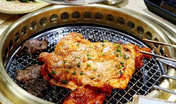 超高人气的韩式烤肉店 爷们泥炉烤肉拴住食客的挑剔胃