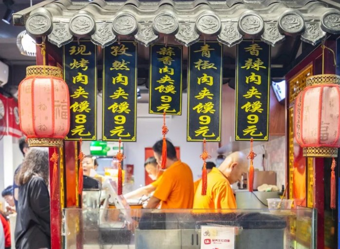 一天卖出700个 樊阿姨现烤肉夹馍加盟正火热