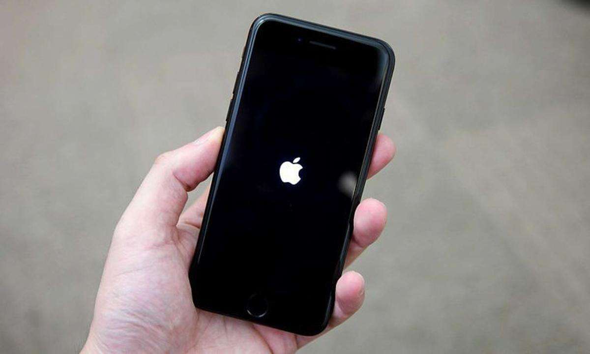 因疫情苹果暂时关闭其在中国大陆的门店 将会推迟至多100万部iPhone的销售