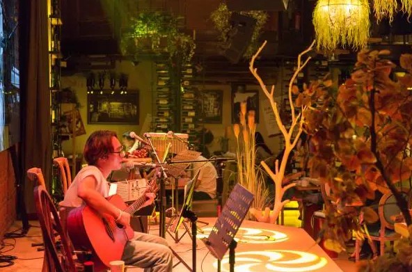 胡桃里音乐餐厅 迷漫着文艺气息的世外桃源