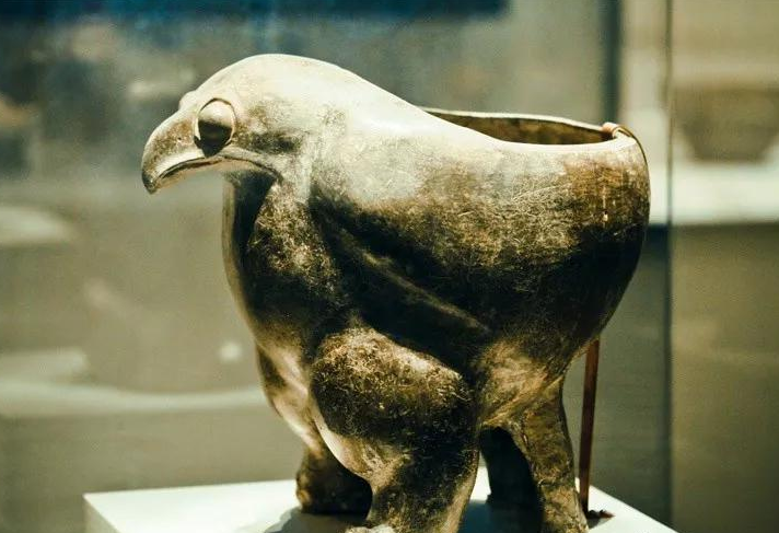 新石器时代仰韶文化器物——“鹰形陶鼎”