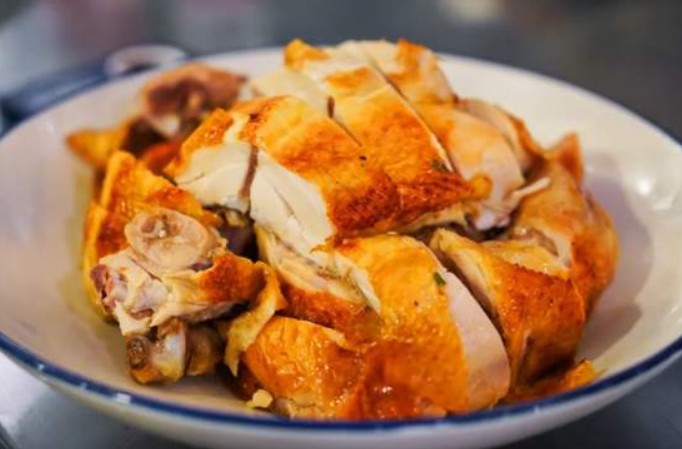 复工首日 吴山烤禽未开门吃货就已排起长队