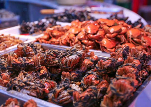 大闸蟹遇上卤汁 唐财卤蟹道道都是鲜活美味