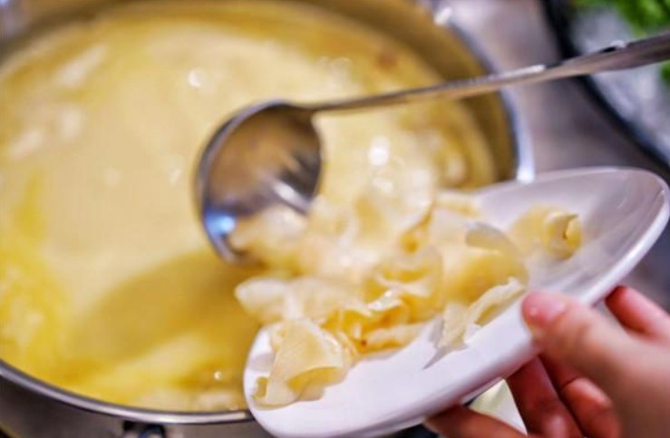 火锅串串之外的新选择 鼎凰花胶鸡海鲜火锅火了