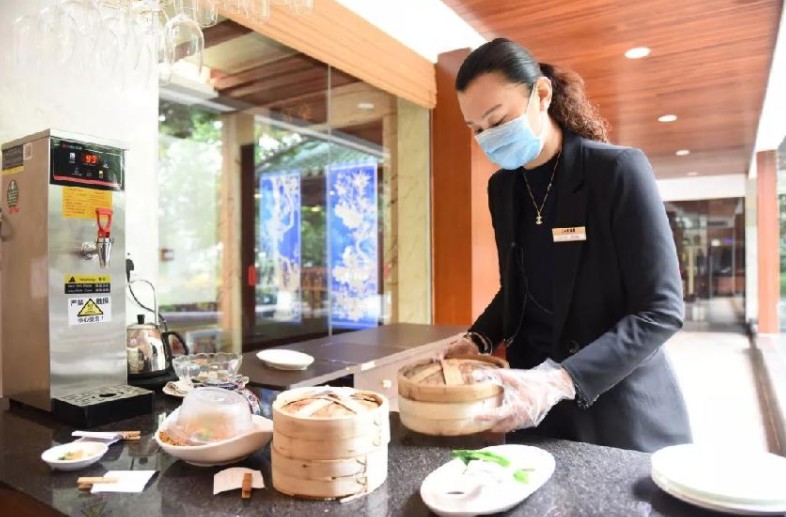 “报复性”的消费狂潮要来了?富豪山庄酒家开店爆满