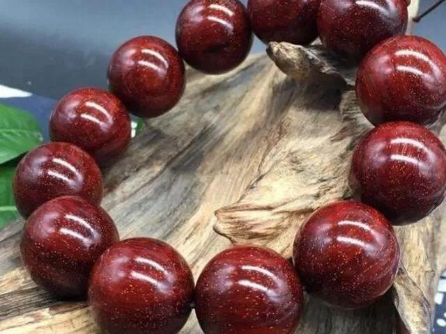 如何区分小叶紫檀上的金星真假