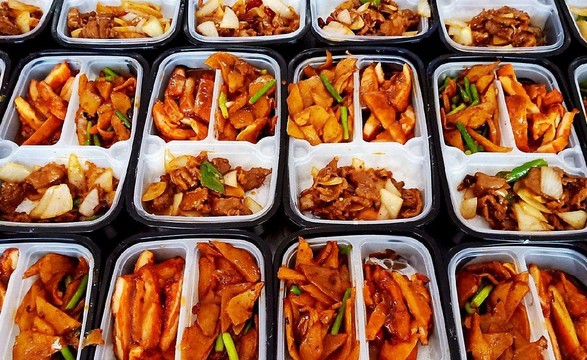 大饭店大酒楼沦落到送外卖?你不知道团餐有多“香”