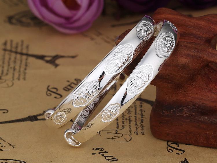 如何鉴别白银首饰的成色?