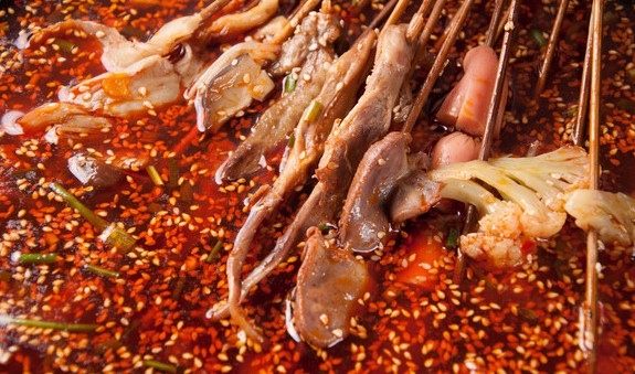 大品牌所以值得信赖 七婆串串香与加盟商共创美好未来!