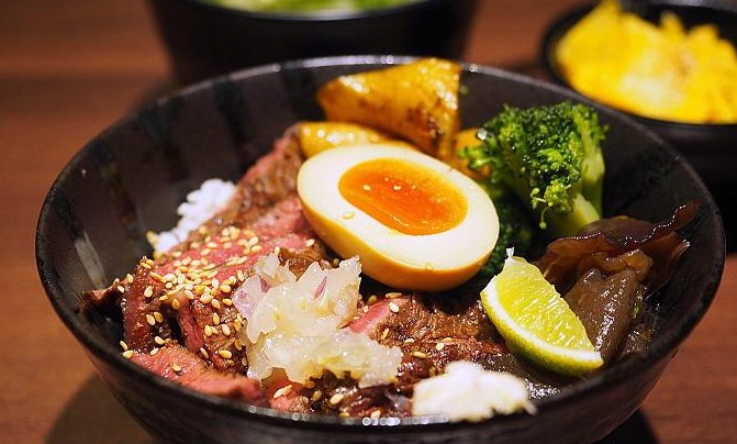 一年加盟400家 主持人华少代言的和番丼饭什么来头?