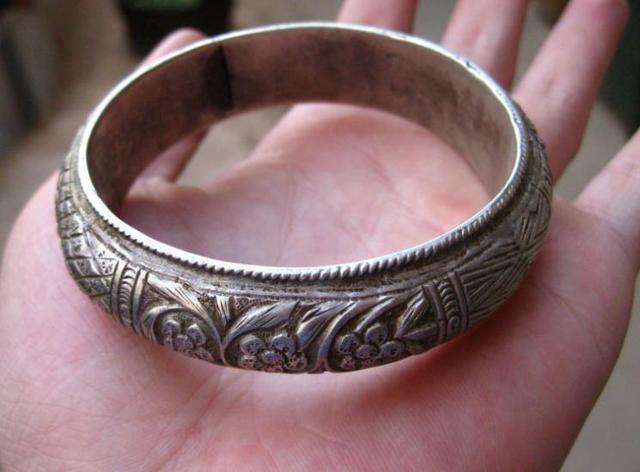 银手镯变黑怎么清洗?