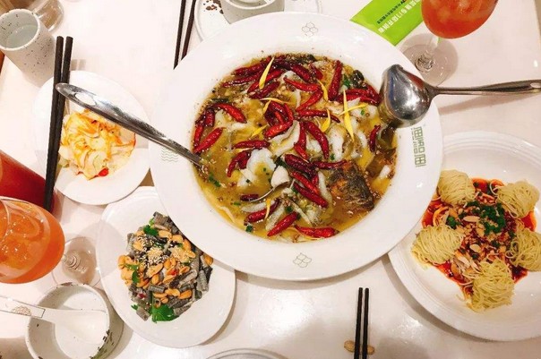 麻辣酸菜鱼+精品川菜 渔语鱼成为深圳首家“安心餐厅”