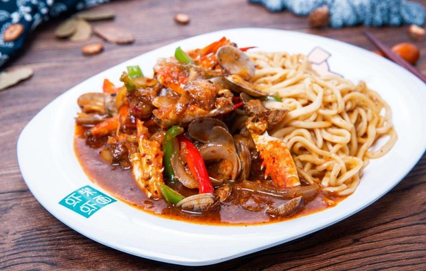 虾米虾面:5月前的新加盟商可优惠加盟费1-2万元