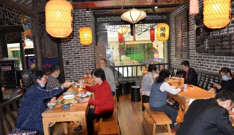 呼和浩特关闭单位食堂还禁止点外卖！“硬核”鼓励职工下馆子