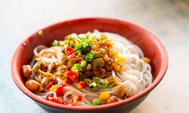 万方圆拌粉瓦罐汤 南昌的记忆与情怀全在这一碗