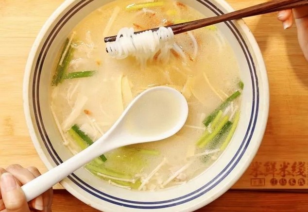 餐饮探索线上渠道 米鲜米线创始人变身“米鲜哥哥”直播卖货