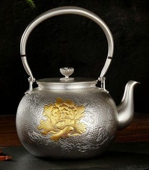 庆美银楼“富贵牡丹”银壶赢得泰国皇室成员御用定制茶具美誉