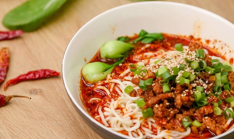 一碗一烧劲道面 汤中容天地面里聚乾坤