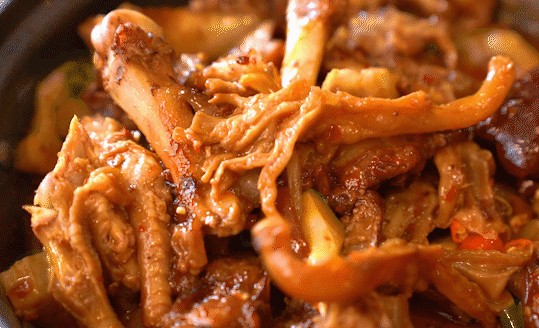 街边边小摊摊:你知道手抓一大捧辣子鸡吃的感觉有多爽吗?