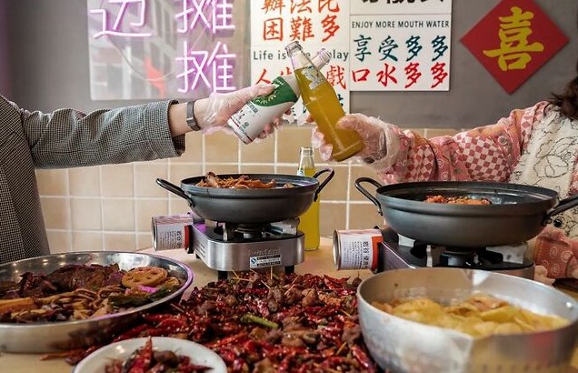 街边边小摊摊:你知道手抓一大捧辣子鸡吃的感觉有多爽吗?