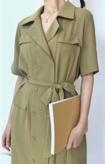 卡其绿风衣_卡其风衣搭配图片女士(3)