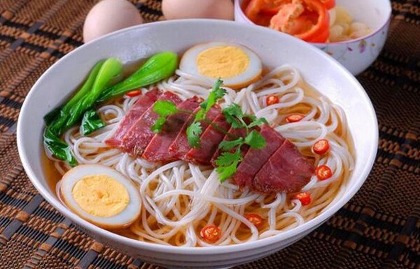 张一碗米线用真诚的服务得到更多消费者的喜爱