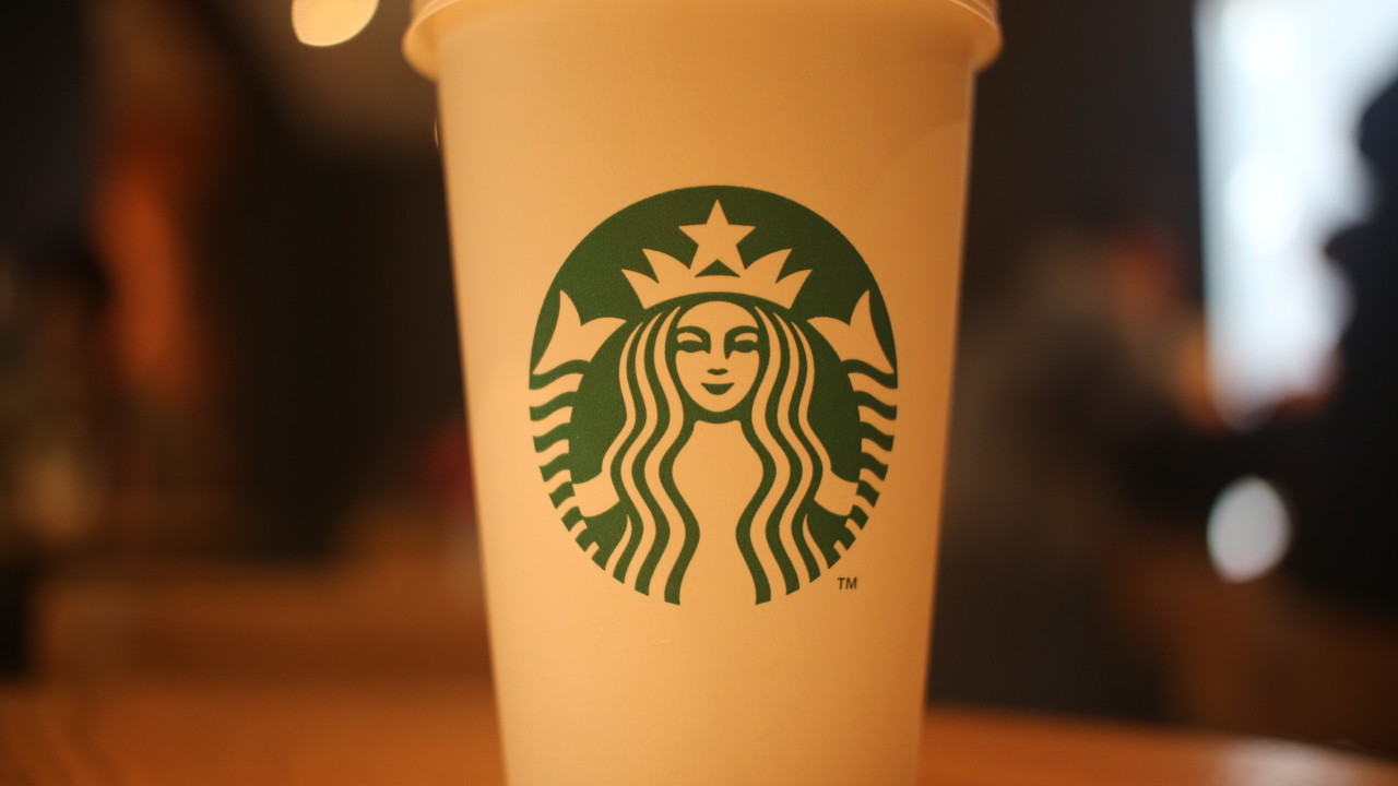 星巴克宣布暂停社交媒体平台广告 表示反对仇恨言论