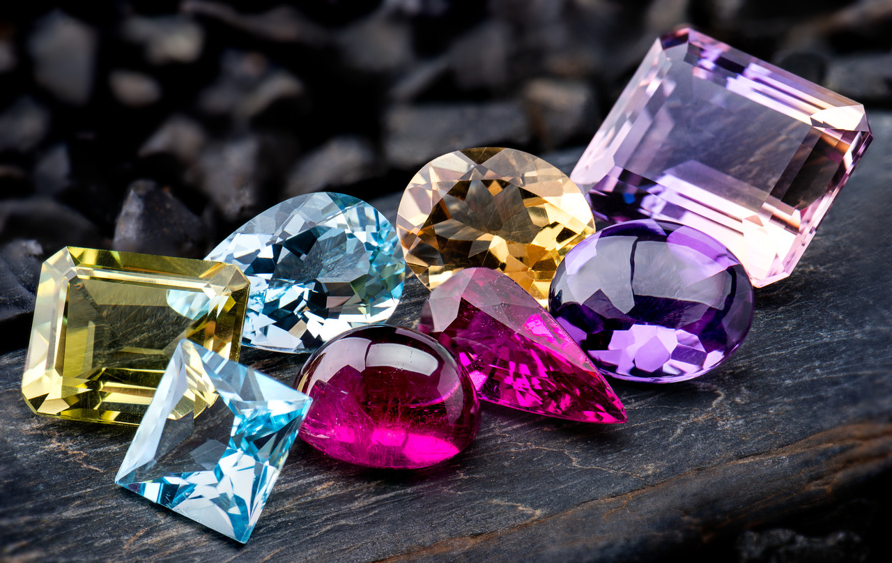苏富比拍卖行展开线上拍卖会 罕见艳彩紫粉钻石成交金额高达2440万瑞士法郎