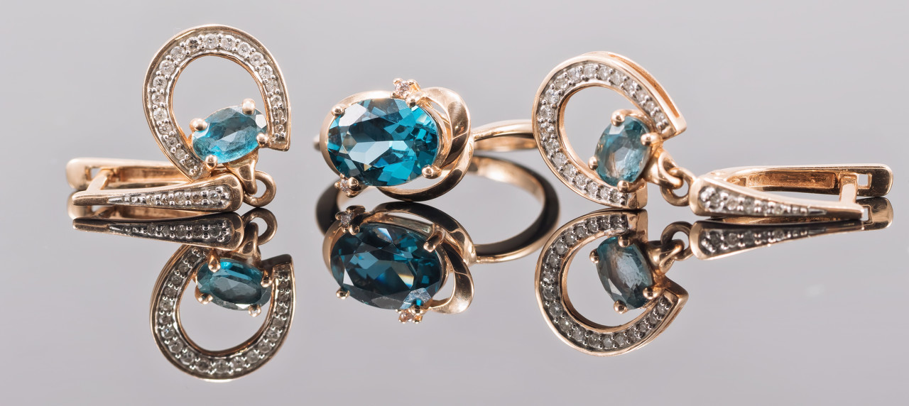 Dior迪奥推出圣诞限定系列珠宝 八芒星元素开启美好的一年