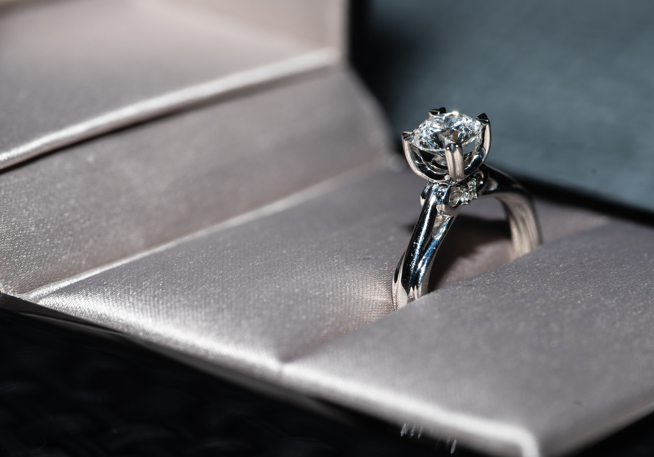 3万元收购的钻石戒指竟然只值300元！
